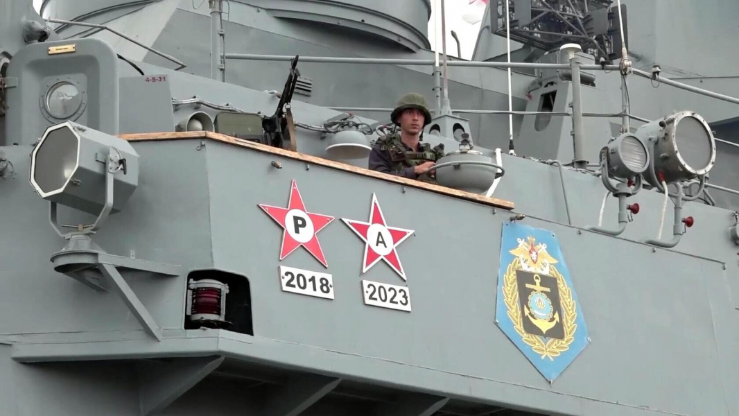 Корабли Каспийской флотилии уничтожили БЭК противника на учениях "Океан-2024" Корабли Каспийской флотилии уничтожили БЭК противника на учениях "Океан-2024"