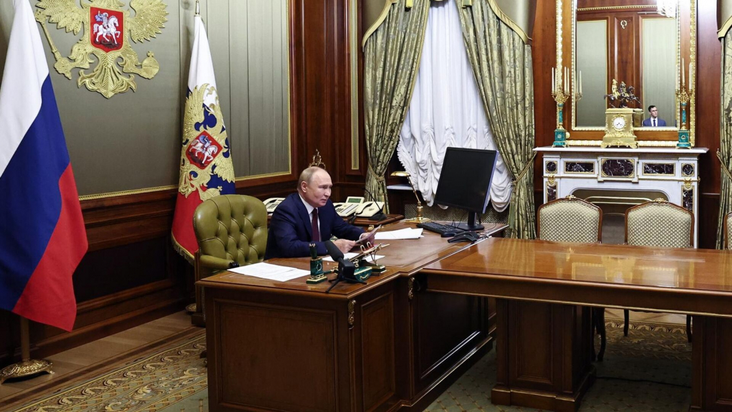 Путин: для новых вооружений нужны высококвалифицированные расчеты и экипажи Путин: для новых вооружений нужны высококвалифицированные расчеты и экипажи