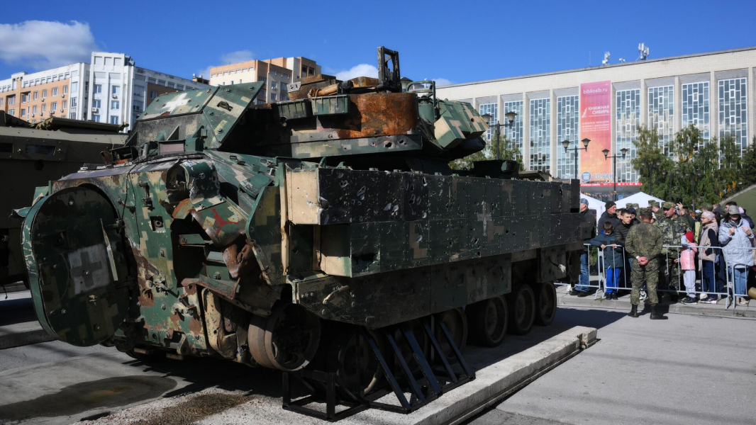 Выставку трофейной техники НАТО в Новосибирске посетили более 175 тысяч человек