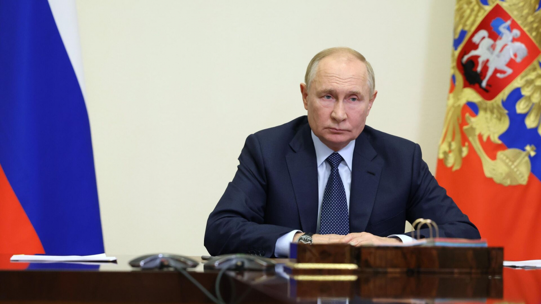 Путин осмотрел образцы беспилотников на площадке «СТЦ» в Петербурге